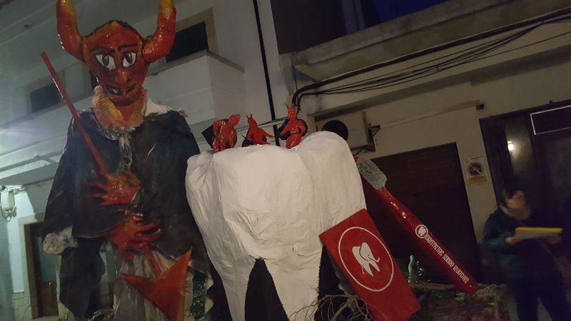 ´El Dimoni Cariogenic´, de Dentistas sobre Ruedas, ganador del Concurso de Foguerons de Pollença