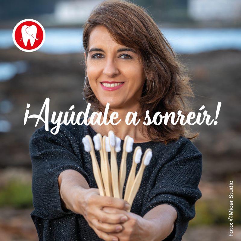 Presentamos la campaña solidaria ''AYÚDALE A SONREÍR'' de venta de cepillos dentales, amadrinada por Llum Barrera