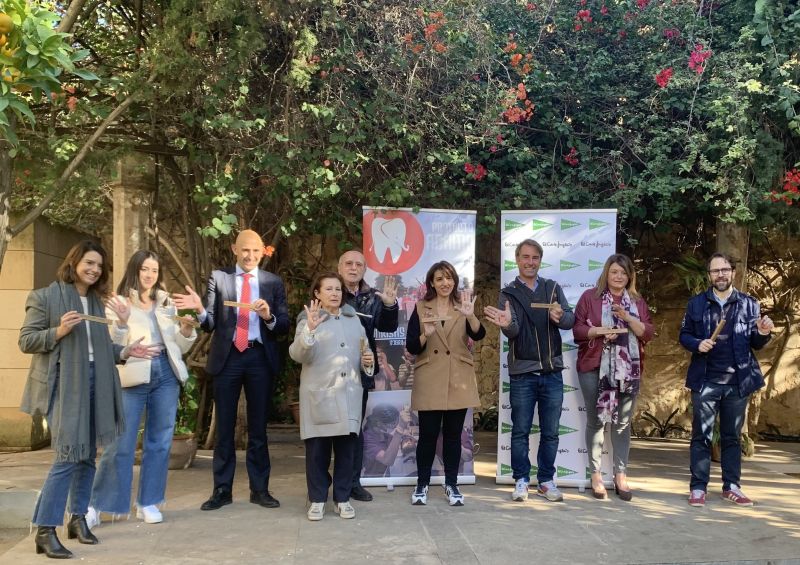 Presentamos la campaña solidaria ''AYÚDALE A SONREÍR'' de venta de cepillos dentales, amadrinada por Llum Barrera