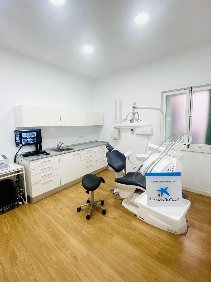 Millora de l'equipament de la Clínica Dental Solidaria Coloma Vidal