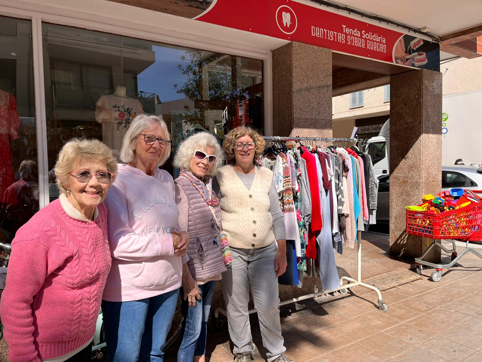 Equipo de voluntarias de la Tienda Solidaria